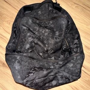 Lululemon backpack 21L